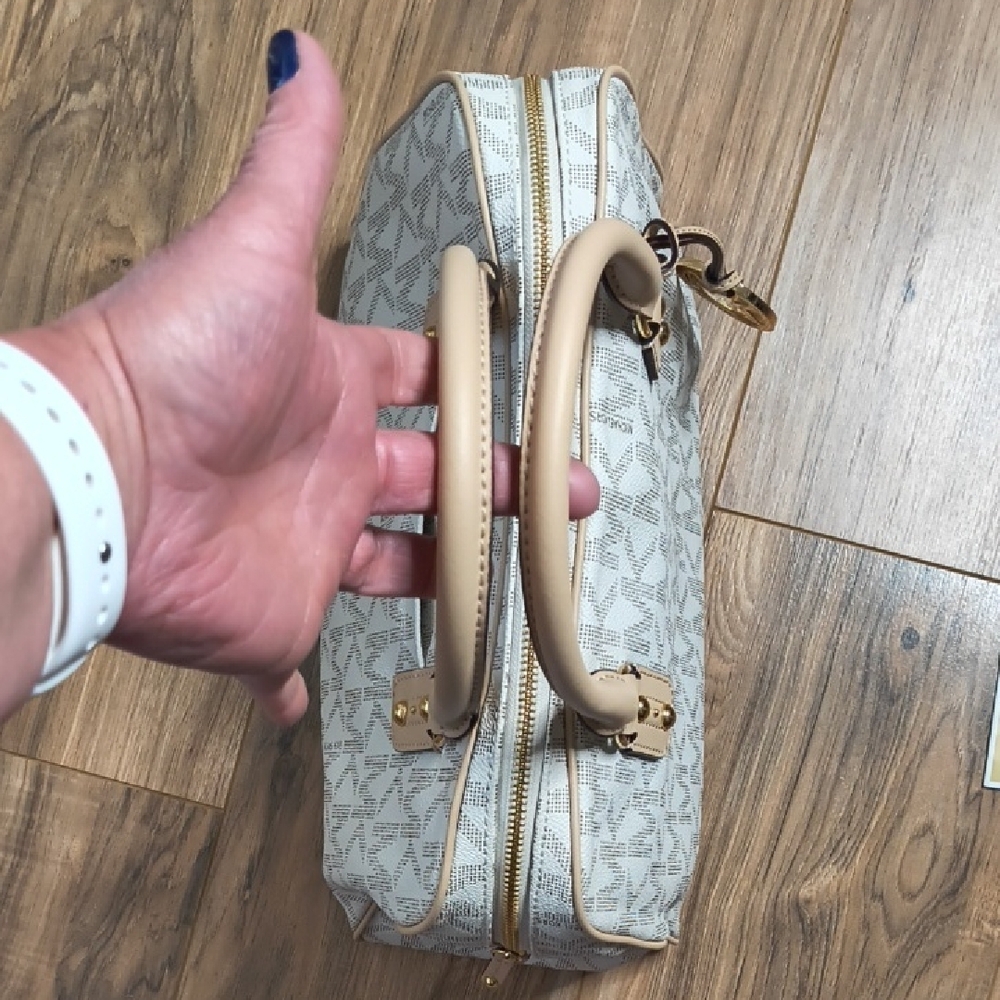 Michael Kors Beige Shoulder Bag - Picture 17 of 17